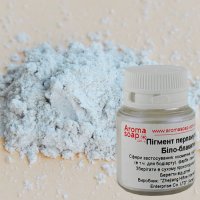 Pearlescent white-blue pigment